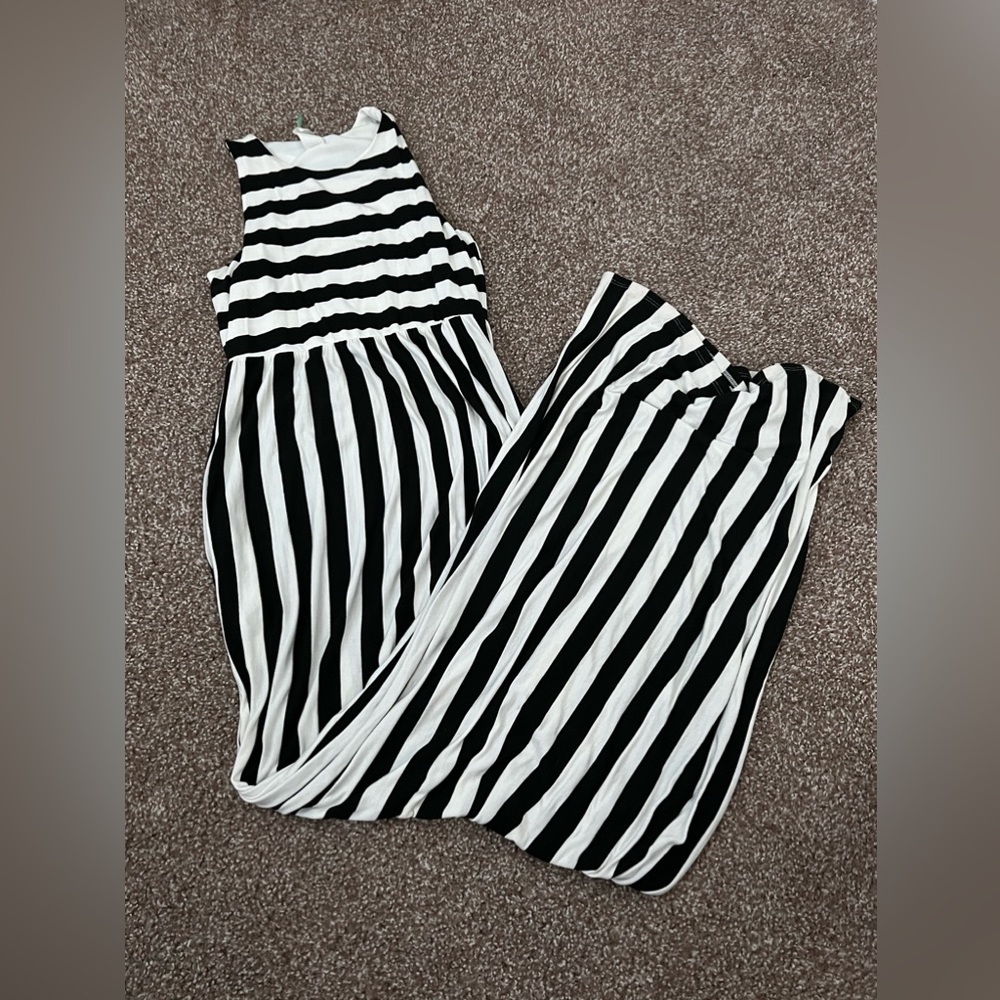 * black/white dress: LARGE BELLAMIE